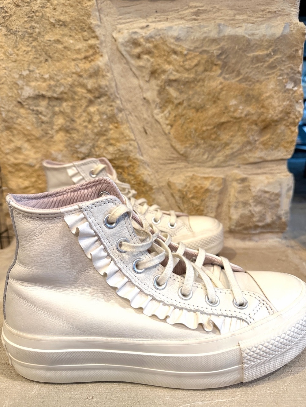 Converse CTAS Platform Lift Hi-Top White Leather Ruffle Sneakers Women's 6 - Picture 4 of 10